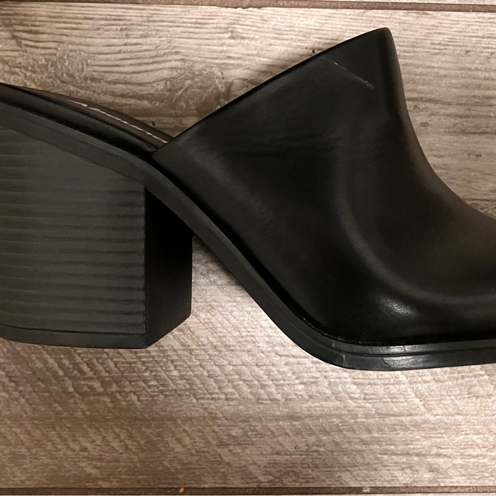 Abound Sleek Black Women's Clogs - Picture 3 of 3